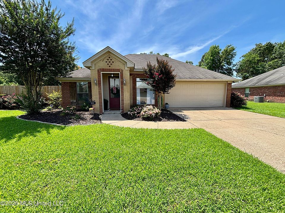 1st image of 555 Oak Park Cir
