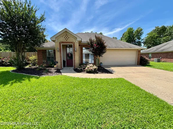 555 Oak Park Cir, Pearl, MS 39208