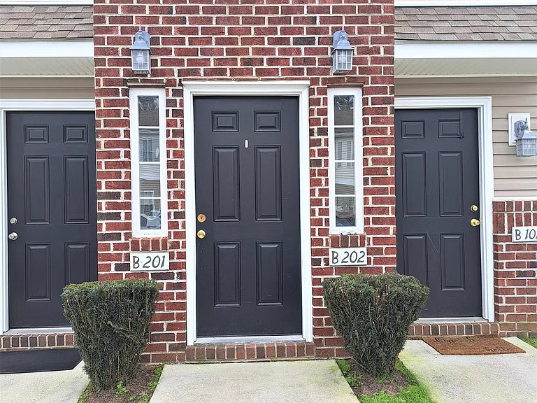 4513 Country Club Rd #B202 — Photo 2