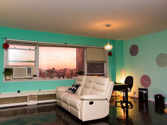 3rd image of 8 Fordham Hill Oval APT 14D