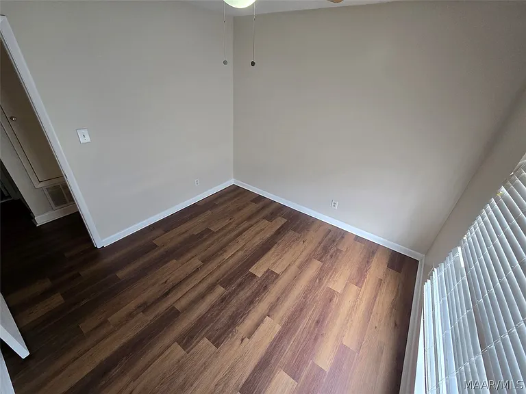 4259 Burtonway Dr — Photo 9