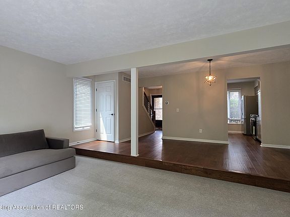 4th image of 686 Jaywood Dr