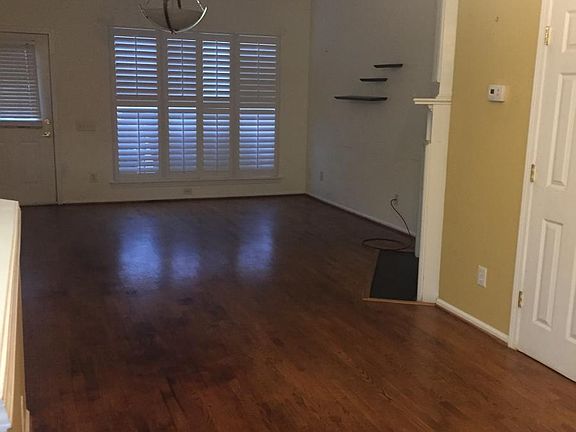 3rd image of 3400 Laurenhurst Ln
