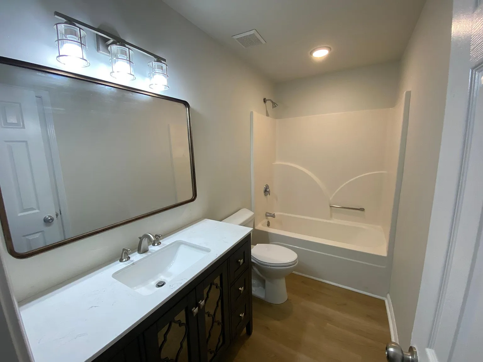 308 W Hillcrest Dr — Photo 3