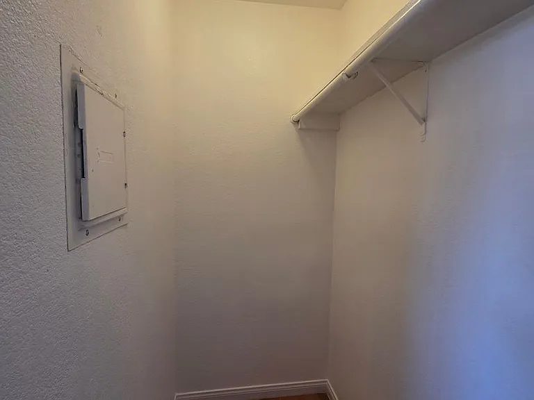 237 W Chicago Ave — Photo 8