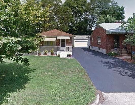 It's the house on the left. And what is that? Oh yeah, a driveway!