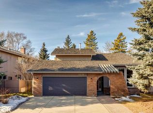 3335 E Oakwood Dr SW, Calgary, AB T2V 4V6