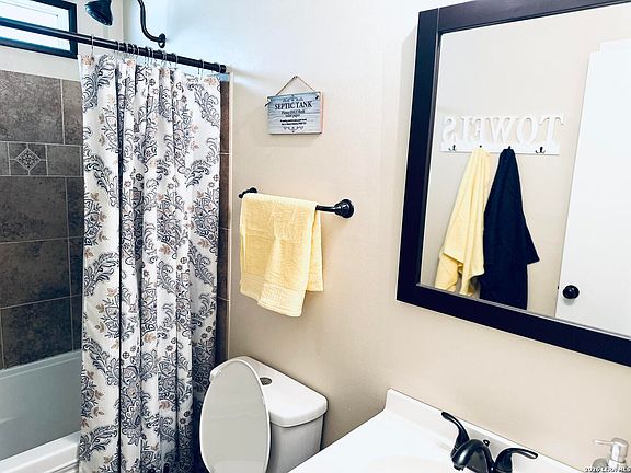 5th image of 310 Riviera Dr
