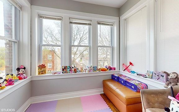 5th image of 3352 N Monticello Ave #1
