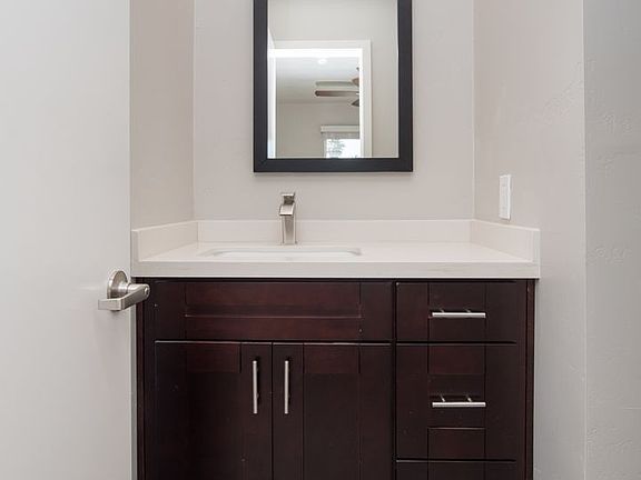 3rd image of 4724-4730.5 Point Loma Ave #47265