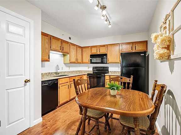 3rd image of 3425 Country Stone Manor Dr APT H