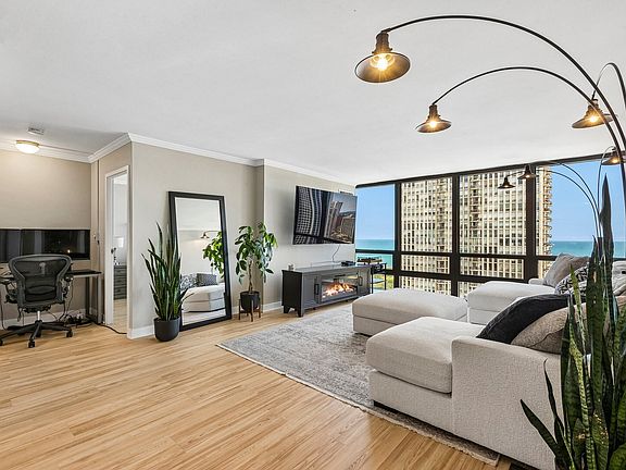 2nd image of 1636 N Wells St APT 2907