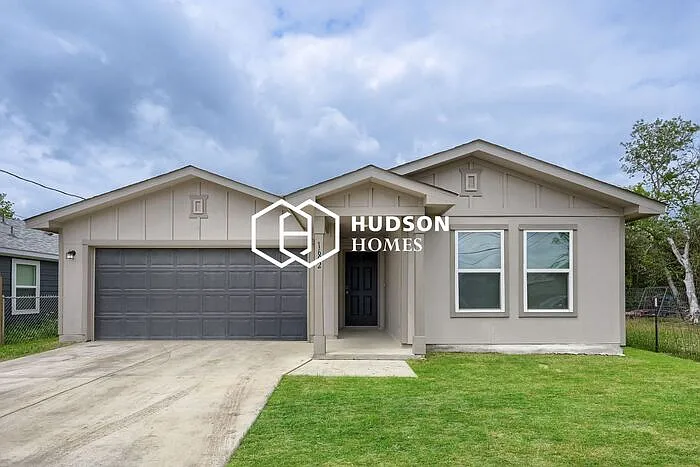 3 bed, 2.0 bath, 1298 sqft, $1,499 — Photo 1