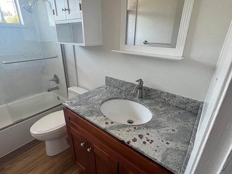 3851 Vineyard Ave #B — Photo 11