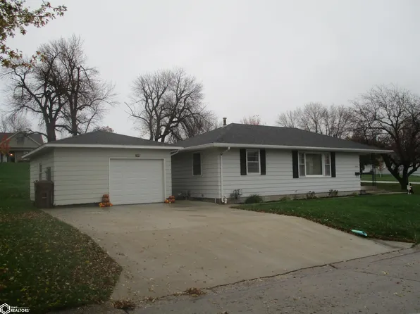 402 W 19th St, Carroll, IA 51401