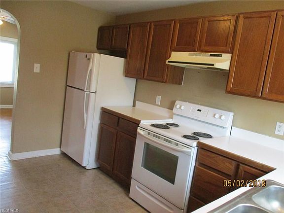 5th image of 214 Elmwood Ave