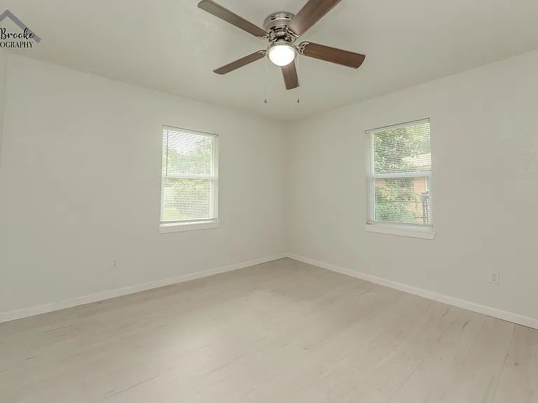 4505 University Ave — Photo 26