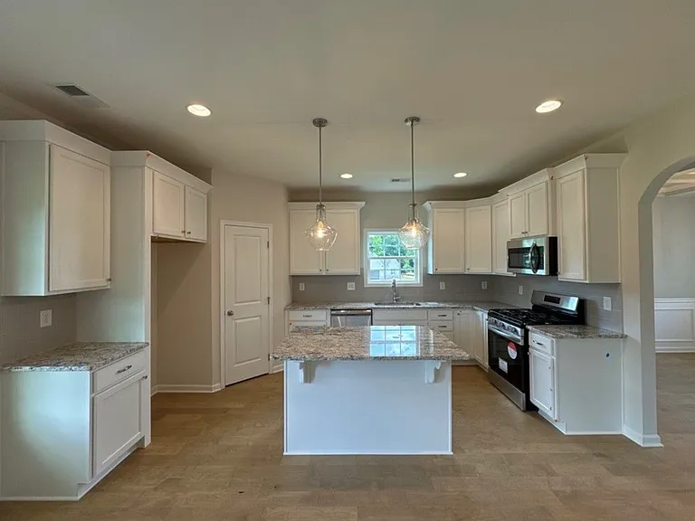826 Tiger Dr — Photo 10
