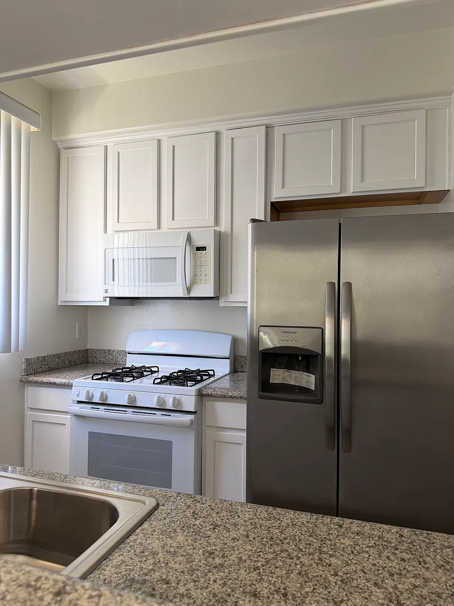 Building Photo - 4759 Kester Ave #105