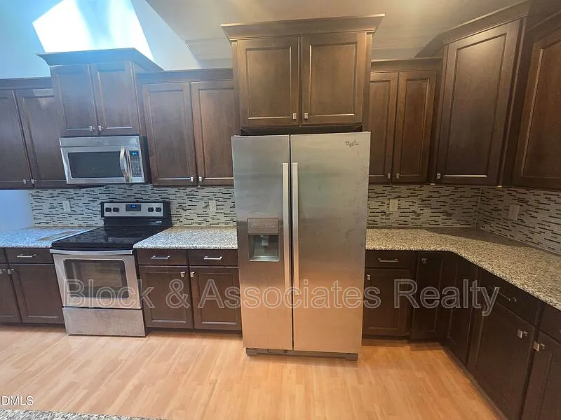 2 bed, 2.0 bath, 1200 sqft, $1,750 — Photo 2