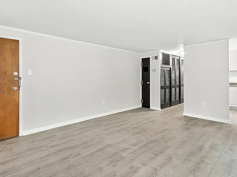 5923 Howe St #5 — Photo 3