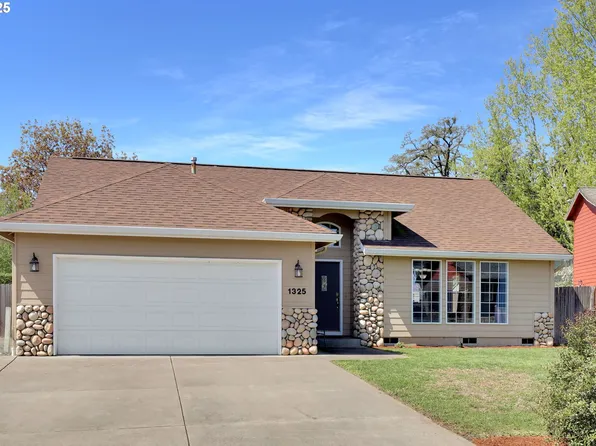 1325 Vine Ct, Junction City, OR 97448