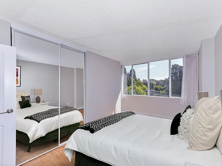 350 Douglas St — Photo 49