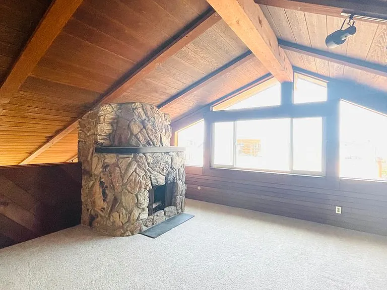 1047 Driftwood Ln — Photo 34
