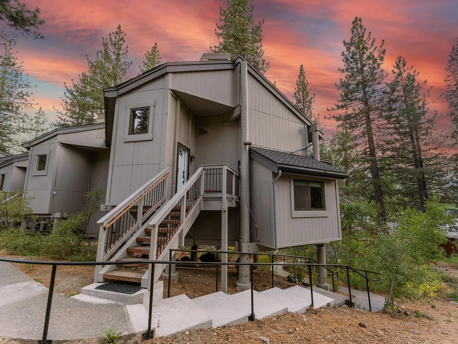15506 Donner Pass Rd — Photo 2