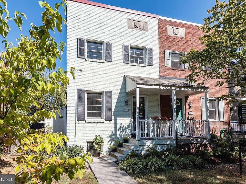 1st image of 1131 Colonial Ave