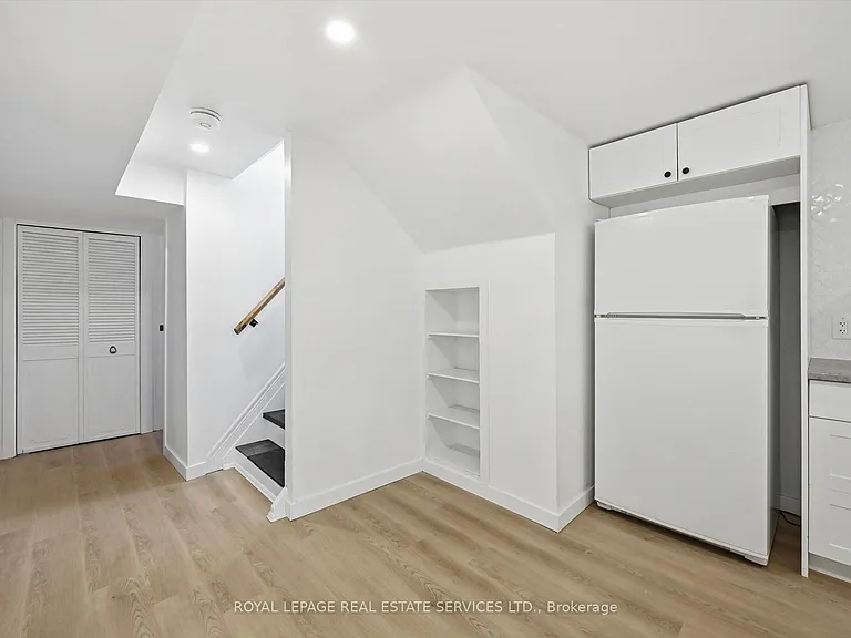 6 Greening Ct #LOWER — Photo 8