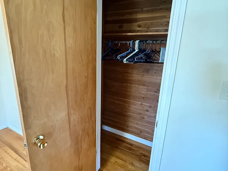 222 Lillian Ave — Photo 2