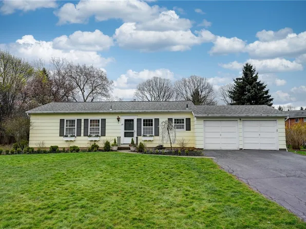 35 Chadwick Dr, Rochester, NY 14618