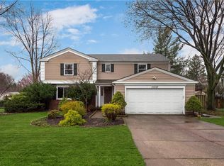 31007 Clarewood Dr, Bay Village, OH