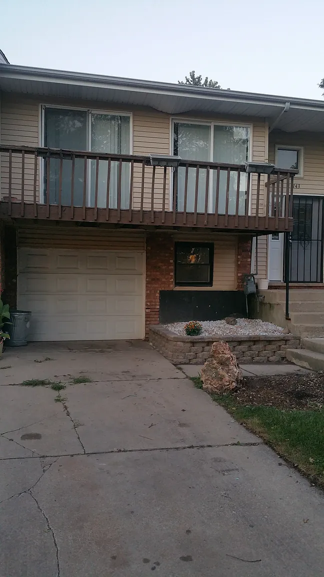 21743 Peterson Ave photo 1
