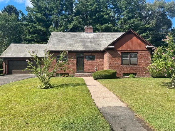 7 Vermont St, Holyoke, MA 01040
