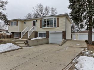 426 Redwood Ln, Schaumburg, IL 60193