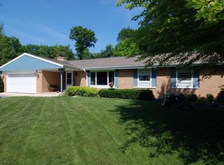 5300 S Oak Ridge Dr, New Berlin, WI 53146