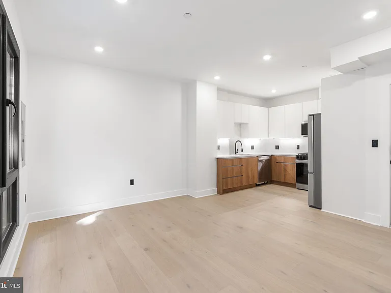 2504 41st St NW #1 — Photo 4
