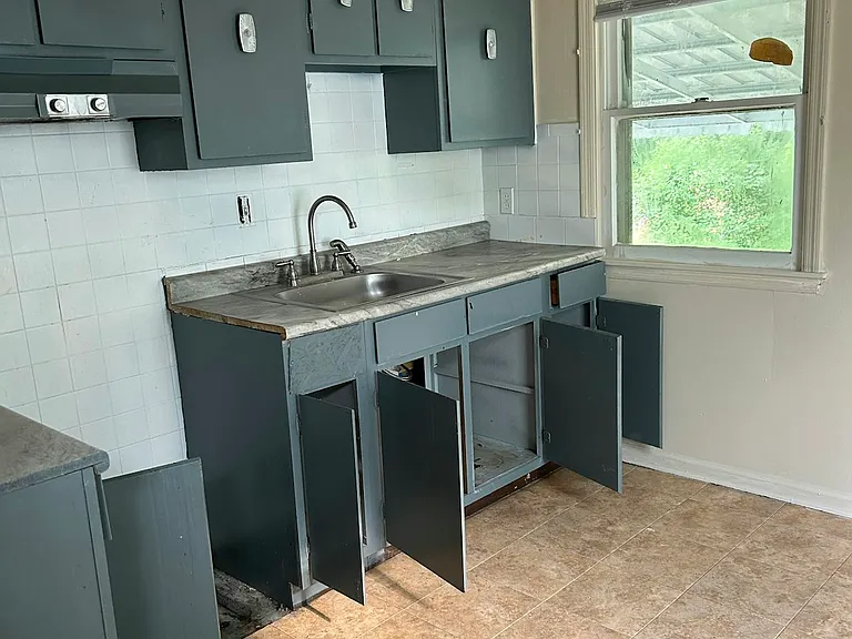 4608 Saint James Ave — Photo 16
