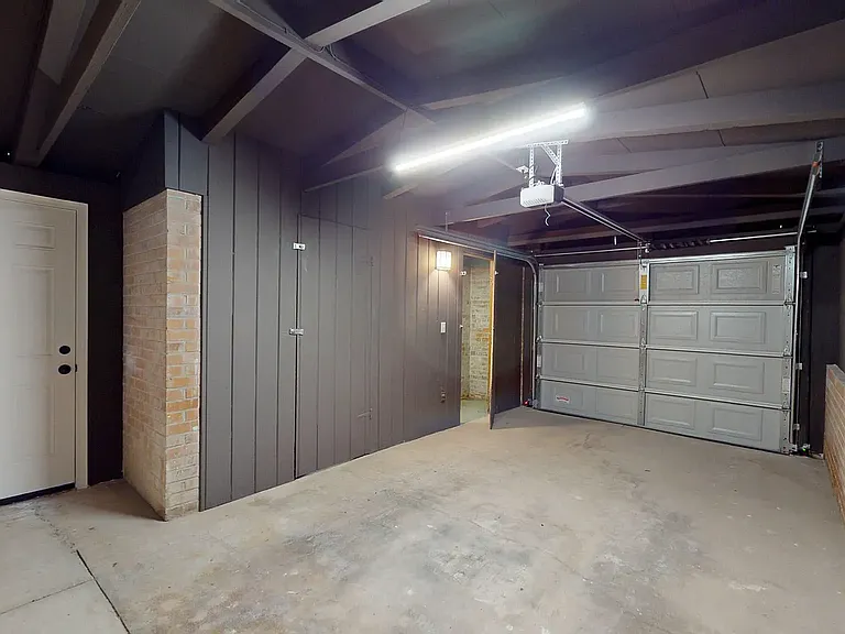 1439 E Linden St — Photo 4