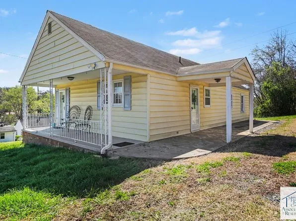 121 1/2 Overland Dr, Martinsville, VA 24112