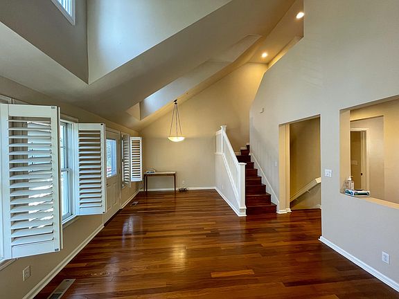 4th image of 550 Driscoll Pl