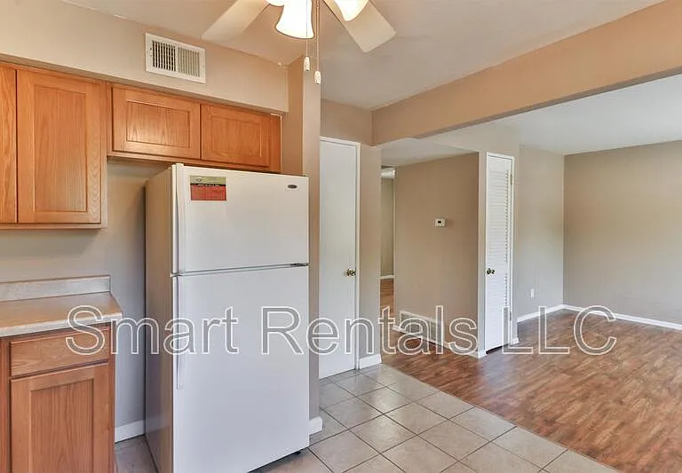 471 S Holmes Ave #B — Photo 3