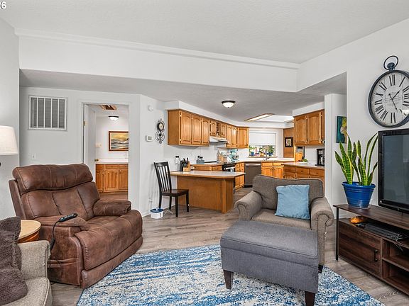 5th image of 4055 Royal Ave Space 22