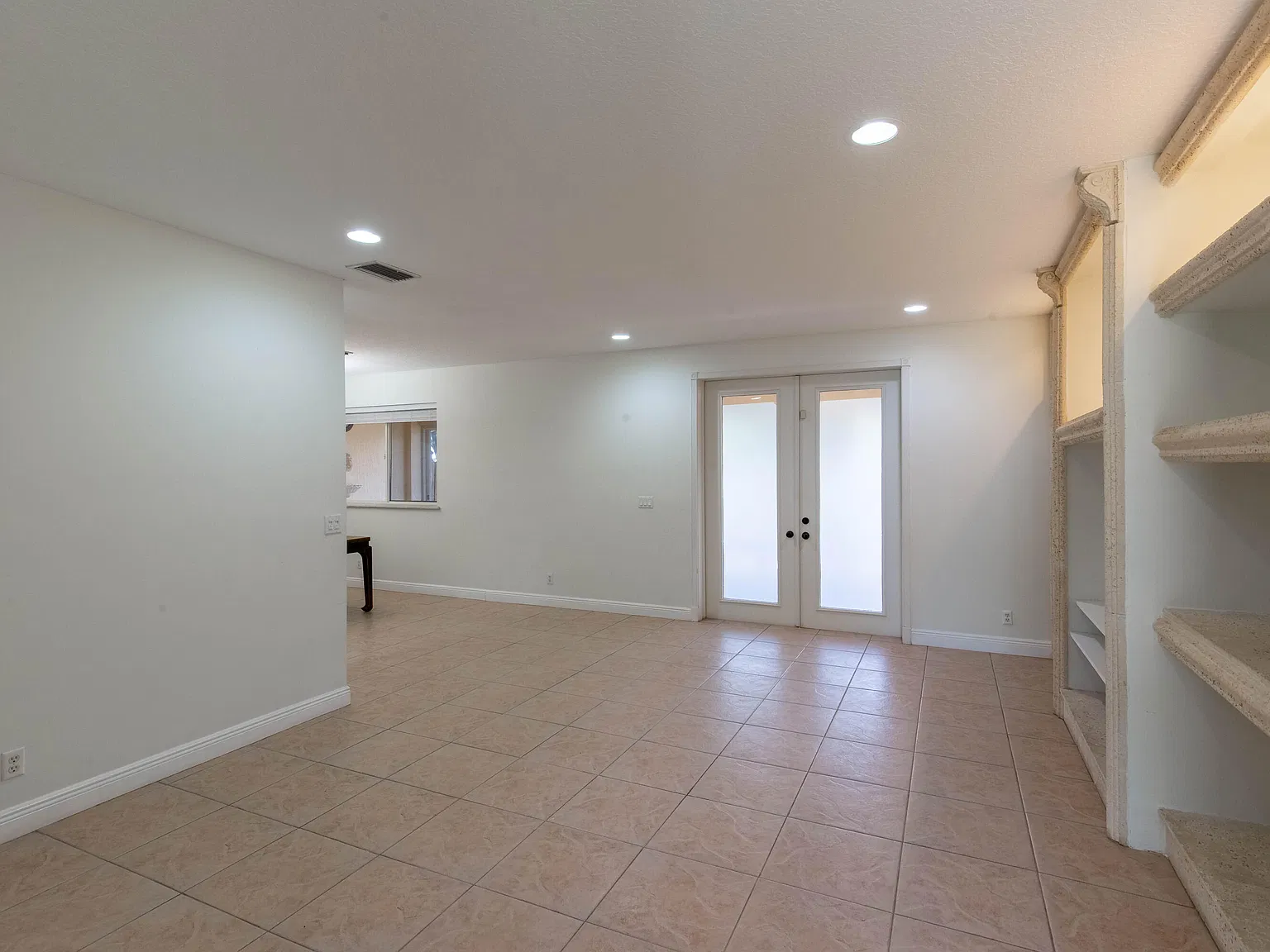 6 bed, 4116 sqft, $3,950 — Photo 4