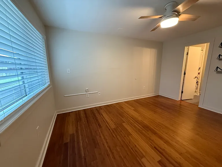 2200 Dickson Dr #101 — Photo 16