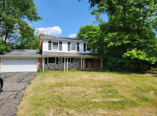 6507 Spruce Dr, Bloomfield Hills, MI 48301