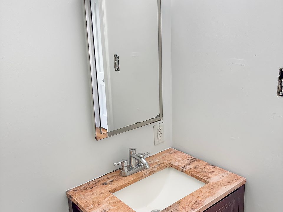 4096 Ellwood Ave, photo 10