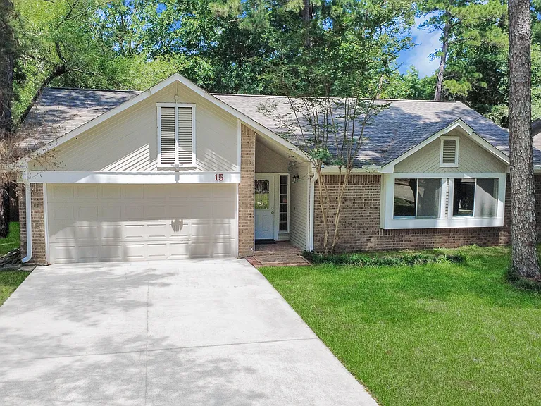 15 Brentwood Oaks Ct — Photo 1
